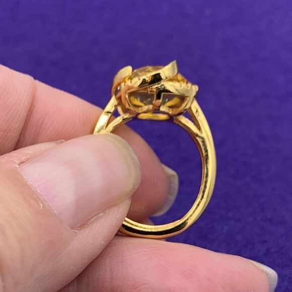 New, no tags. Yellow topaz, intense colour, white diamond accents, real gold - Picture 7 of 16